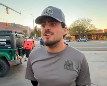 Jon Vlogs diz que pegará arma para votar: "Vou apertar 22"