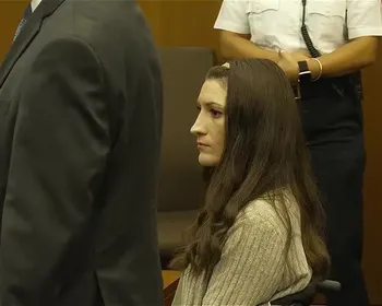 Julgamento de enfermeira acusada de matar filhos nos EUA é anulado por juíz