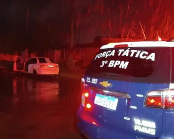 Ladrão tenta fugir com carro furtado e morre durante confronto com a PM