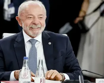Lula regulamenta comércio de ingressos digitais e torna água gratuita obrigatória em eventos