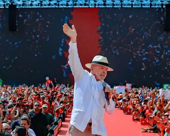 Lula traça roteiro de campanha e evitará estados com disputa por seu apoio