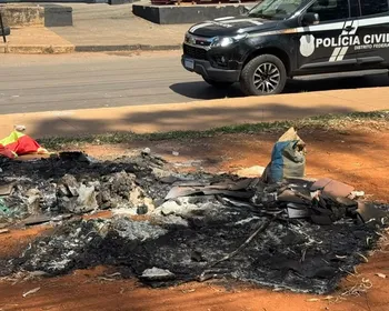 Mãe de bebê carbonizado em monte de lixo é presa por infantícidio