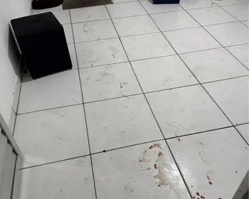 Marido fica em estado grave após ser esfaqueado e ter pênis decepado