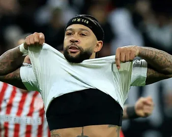 Memphis pede desculpas à torcida do Timão após eliminação: 'Maior decepção da carreira'