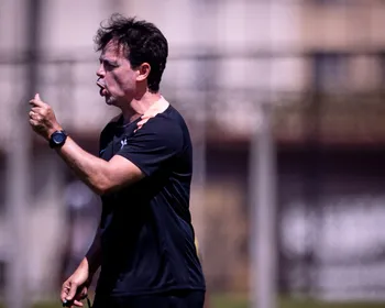 Memphis volta aos treinos no Corinthians; Vitinho inicia transição