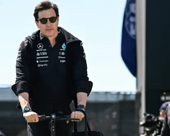 Mercedes afirma estar sem dinheiro para melhorias na F1 2026