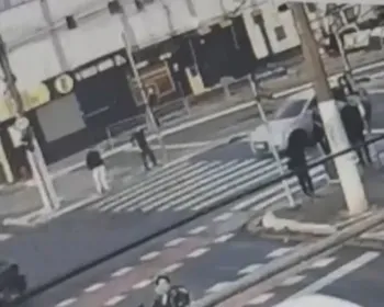Motorista avança o sinal, atropela e mata pedreiro na faixa de pedestres