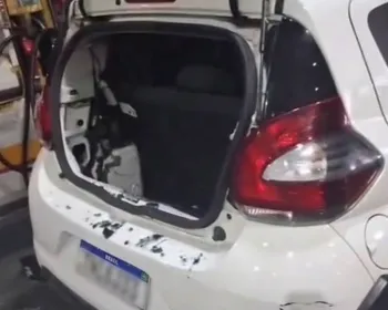 Torcedores do CRB quebram carro de motorista por aplicativo que levava torcedores do CSA ao estádio