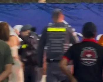 Mulher acerta tapa na cara de PM durante briga na Festa do Peão de Barretos
