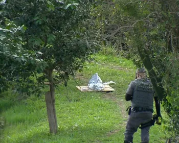 Mulher joga três filhos em represa; bebê de 10 meses morre