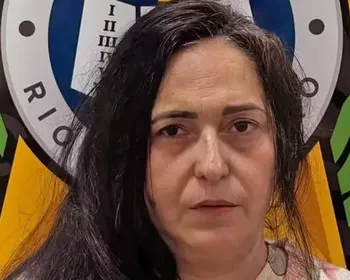 Mulher mata a mãe de 77 anos a golpes de martelo após suspeita de traição no RJ