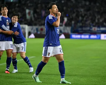 Na estreia de Diego Forlán, Uruguai perde amistoso para o Japão por 3 x 1