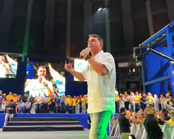 No RJ, Flávio defende anistia, castração química e o Bolsa Família