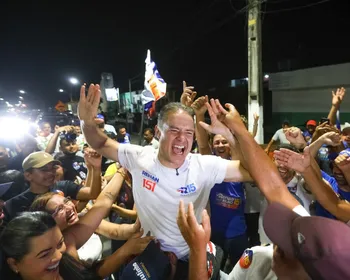 Olho d’Água das Flores recebe caravana de Renan com festa e multidão