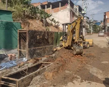 Operário morre prensado por retroescavadeira enquanto trabalhava em obra