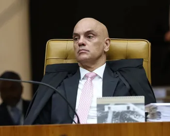 Oposição pede à PGR afastamento e prisão de Moraes