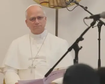 Papa Leão XIV destaca papel de mulheres em visita a centro de refugiados