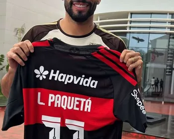 Paquetá troca de número e assume camisa histórica do Flamengo