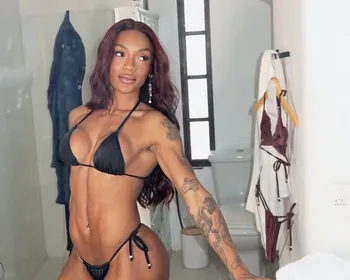 Patrícia Ramos compartilha cliques de biquíni e ganha elogios
