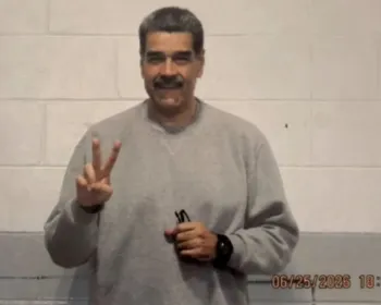 Perfil oficial divulga fotos de Maduro em prisão nos EUA