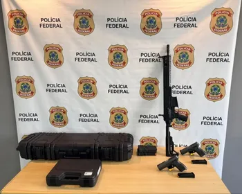 PF apreende fuzil e pistolas comprados com documentos falsos