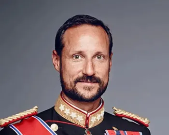 Quem é Haakon, novo rei que assume o trono da Noruega após morte do pai