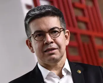 Randolfe admite que 6x1 não será votada antes do 1º turno e culpa Flávio