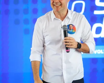 Renan aposta em energia a gás para gerar empregos e contrapõe experiência ao improviso