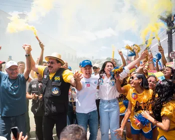 Renan Calheiros percorre Rio Largo em carreata na reta final da campanha