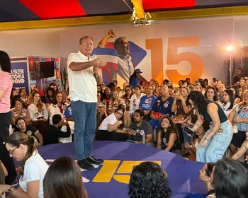 Renan destaca Lei Maria da Penha e PEC das Domésticas em encontro com mulheres