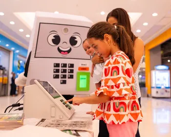 TRE-AL leva treinamento com urna eletrônica a shopping em Maceió