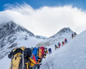 Urina humana está contribuindo para o derretimento do gelo no Everest