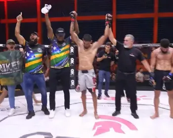 Victor Barreto vence Daniel Xavier por decisão dividida na 10ª luta do Coliseu