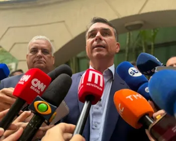 Vídeo: Flávio Bolsonaro defende texto alternativo à PEC do fim da 6x1