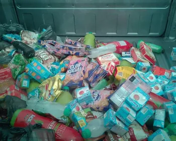 Vigilância Sanitária apreende 300 kg de alimentos estragados na Levada