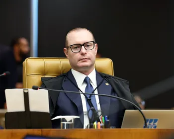 Zanin vota com Dino para unir julgamentos de Moraes e Mendonça