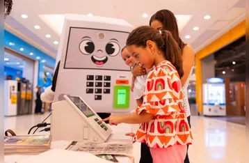TRE-AL leva treinamento com urna eletrônica a shopping em Maceió