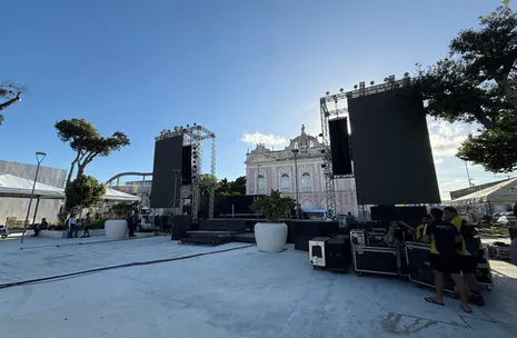 Vídeo: veja como está ficando a Praça Deodoro para o ato de Lula nesta quinta
