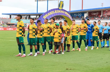 Técnico do Cuiabá levanta suspeita sobre surto de gastroenterite antes de enfrentar o CRB