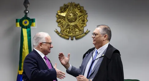 Após fala de Fachin, Dino questiona quem "promete" fim de inquéritos