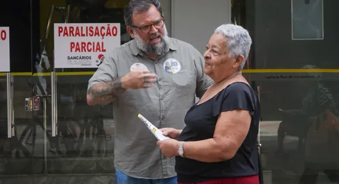 Candidato ao Senado participa de paralisação dos bancários em Maceió