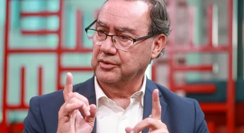 Cury diz que é alvo de "indústria dos haters" após ascensão nas pesquisas
