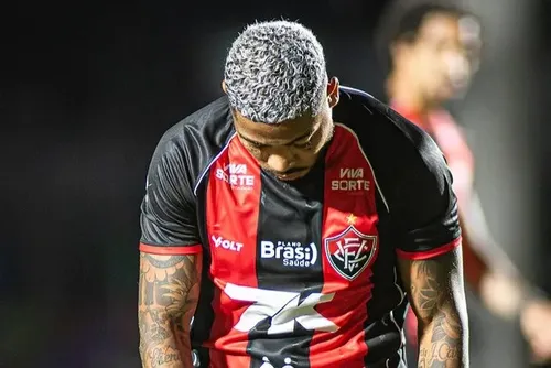 
				Alagoano, Marinho desabafa após derrota no Ba-Vi e protagoniza confusão com camisa de Jean Lucas
			
			