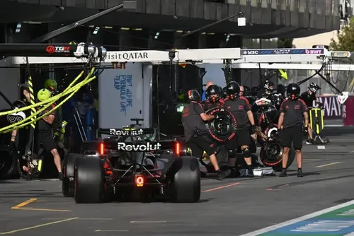 
				Bortoleto é punido pela F1 e cai para a última posição no GP do Azerbaijão
			
			