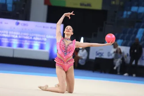 
				Campeã mundial de ginástica rítmica, Duda Arakaki receberá comenda na Câmara de Maceió
			
			