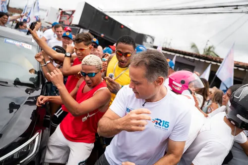 
				“Chegou a hora de fazer história de novo”, diz Renan diante de multidão
			
			