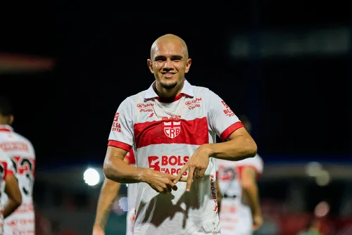 
				CRB domina o América-MG, vence com gols nos dois tempos e se consolida no G-6: 3 a 1
			
			