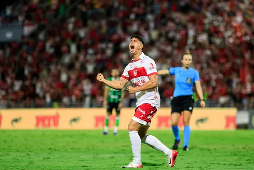 
				CRB domina o América-MG, vence com gols nos dois tempos e se consolida no G-6: 3 a 1
			
			