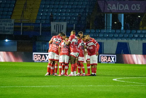 
				CRB entra em campo contra o Juventude com oito jogadores pendurados
			
			