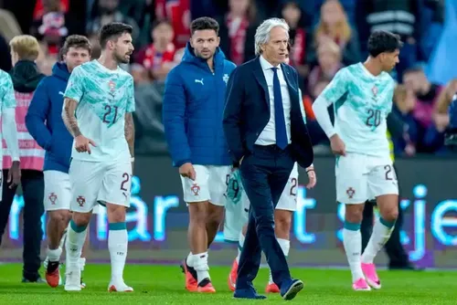 
				Cristiano Ronaldo deixa treino de Portugal e publica mensagem
			
			